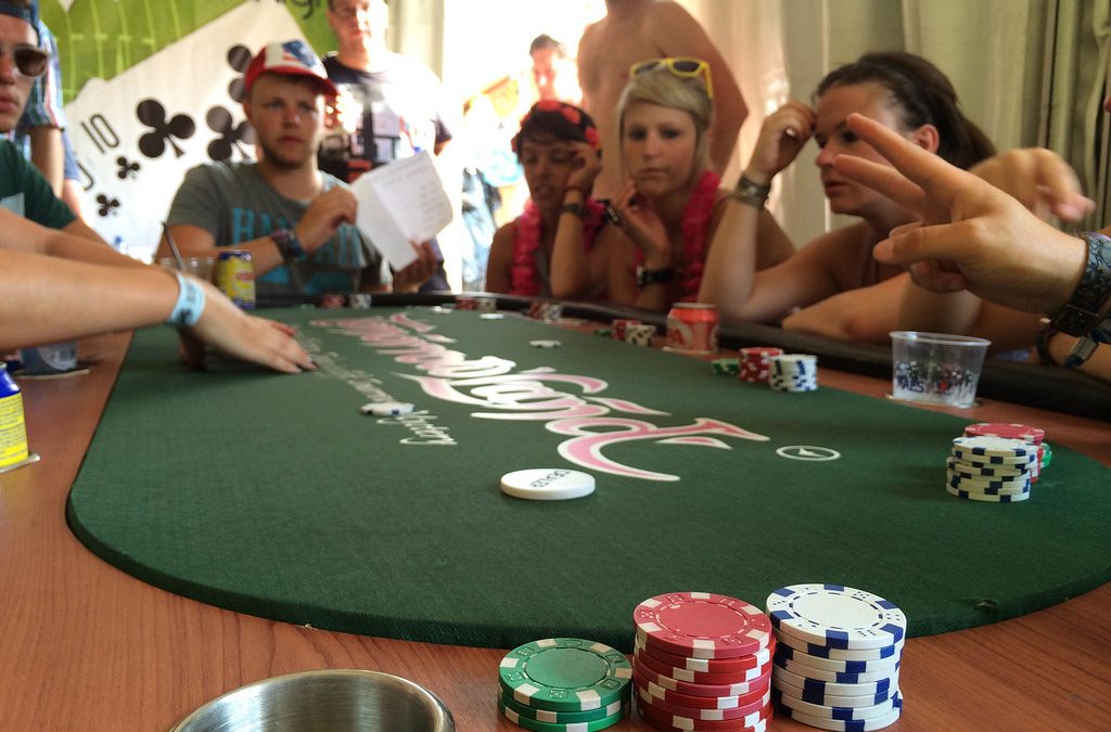 Observing the Best Oval Poker Table